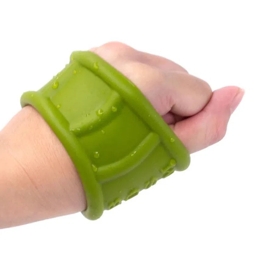 Katta dildo minadigan erkak (foto)