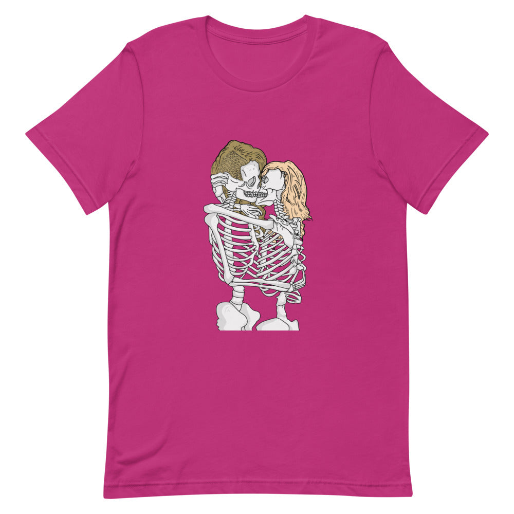 Berry pink T-shirt with two skeletons kissing in a central illustration